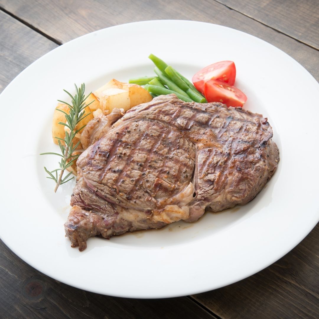 Bife con fritas y ensalada L